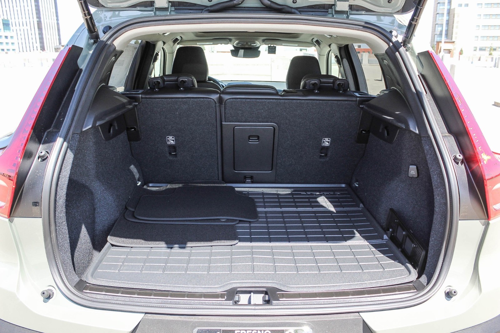 2024 Volvo XC40 Plus photo 24