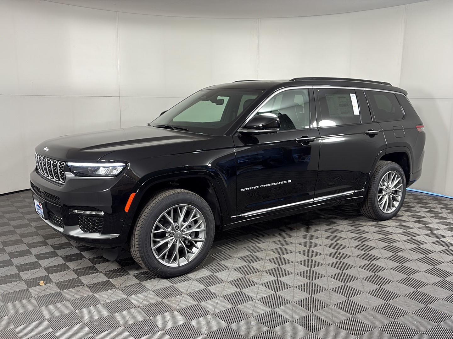 2025 Jeep Grand Cherokee L Summit's photo