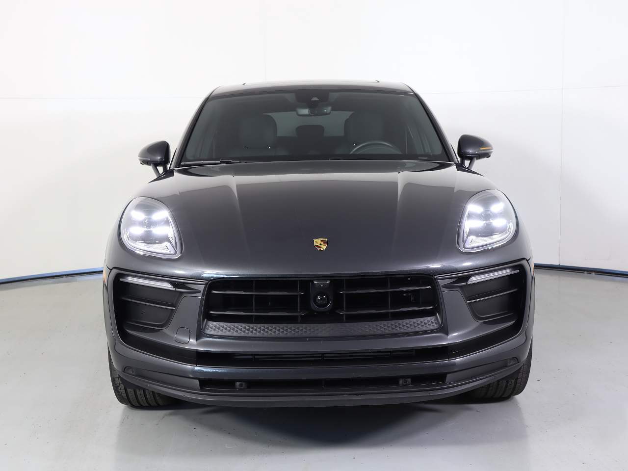 2023 Porsche Macan T photo 9