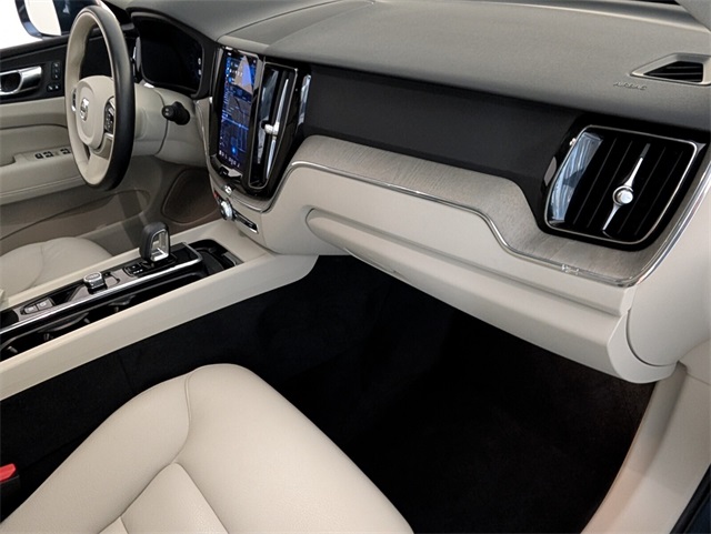2023 Volvo XC60 Recharge Hybrid T8 Plus photo 14