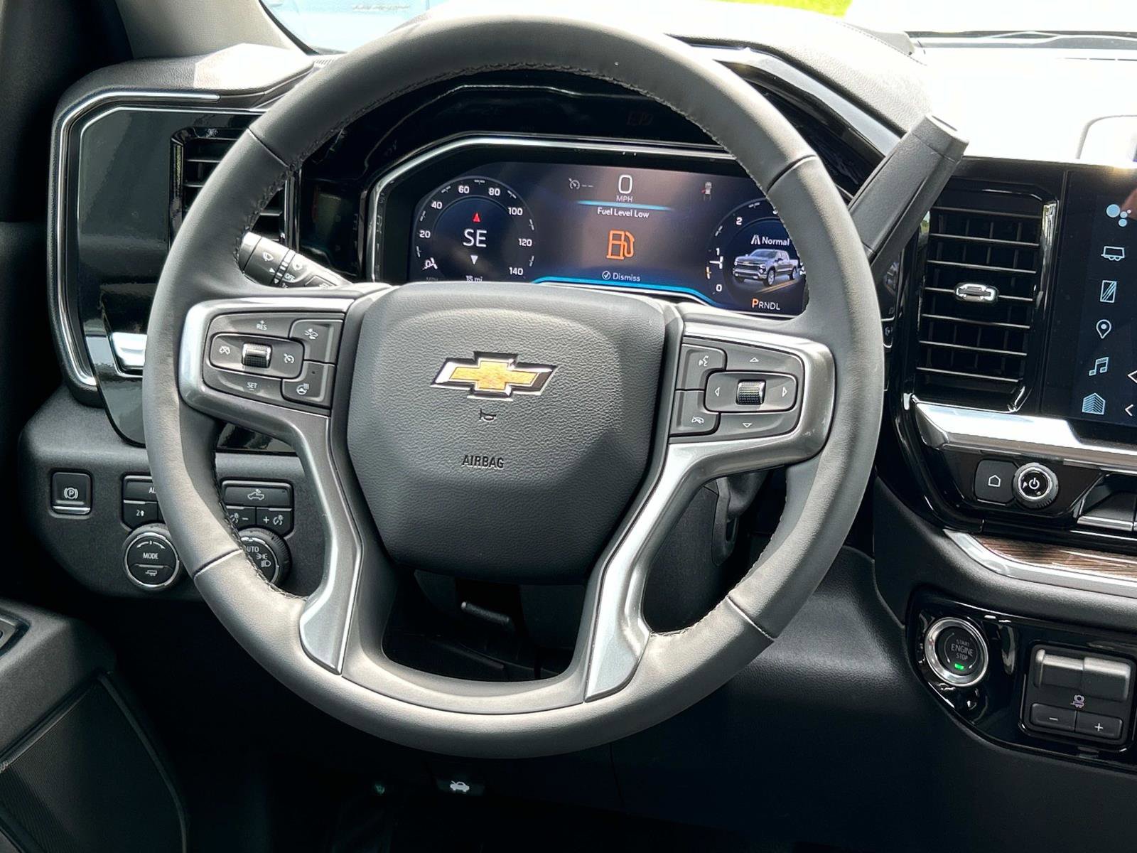 2025 Chevrolet Silverado 1500 LT photo 13