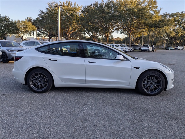 2021 Tesla Model 3 Standard Range Plus photo 2