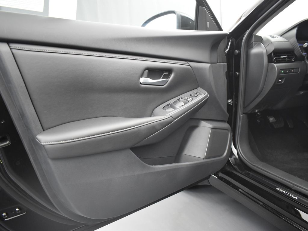 2025 Nissan Sentra SV photo 22