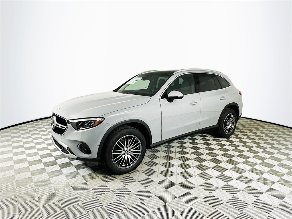 2026 Mercedes Benz GLC 300 4MATIC photo 3