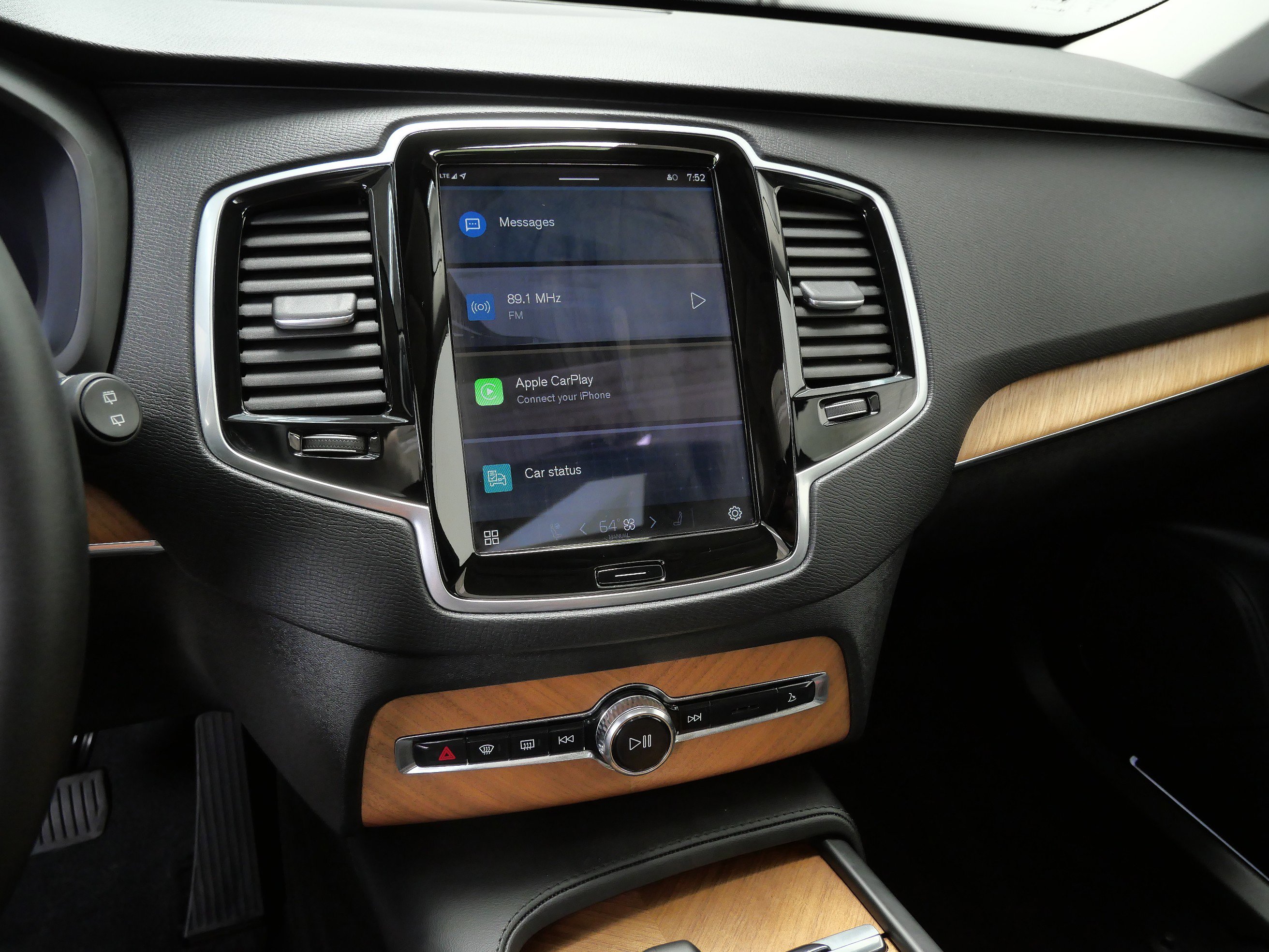 2025 Volvo XC90 Plus photo 18