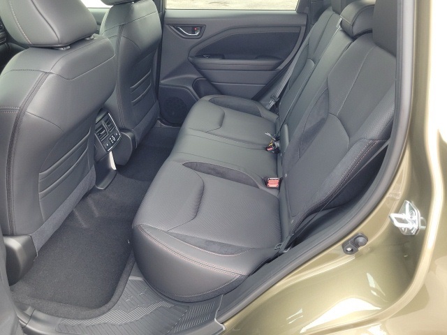 2025 Subaru Forester Touring photo 8
