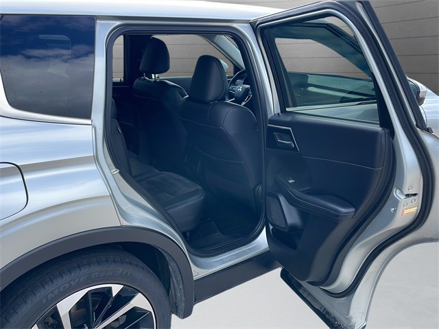 2024 Mitsubishi Outlander SE photo 38