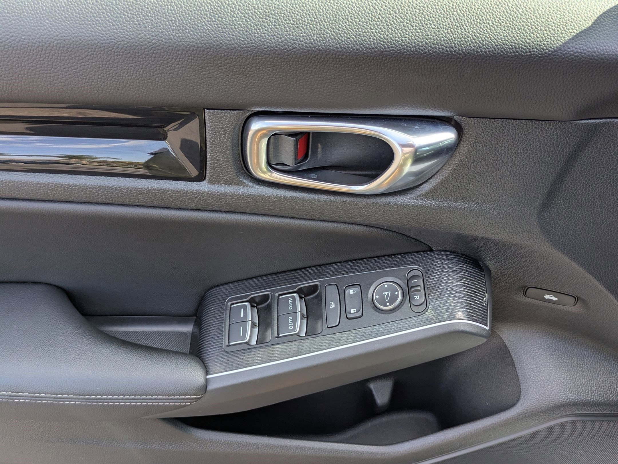 2025 Honda Civic Sport Touring photo 4