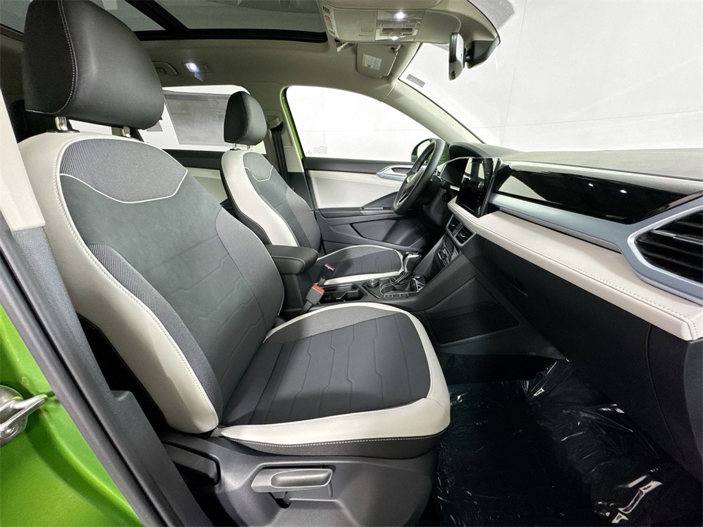 2025 Volkswagen Taos SE photo 10