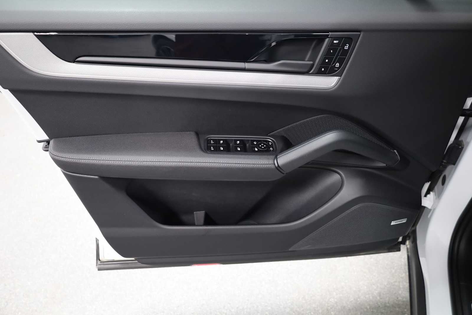 2024 Porsche Cayenne Coupe photo 13