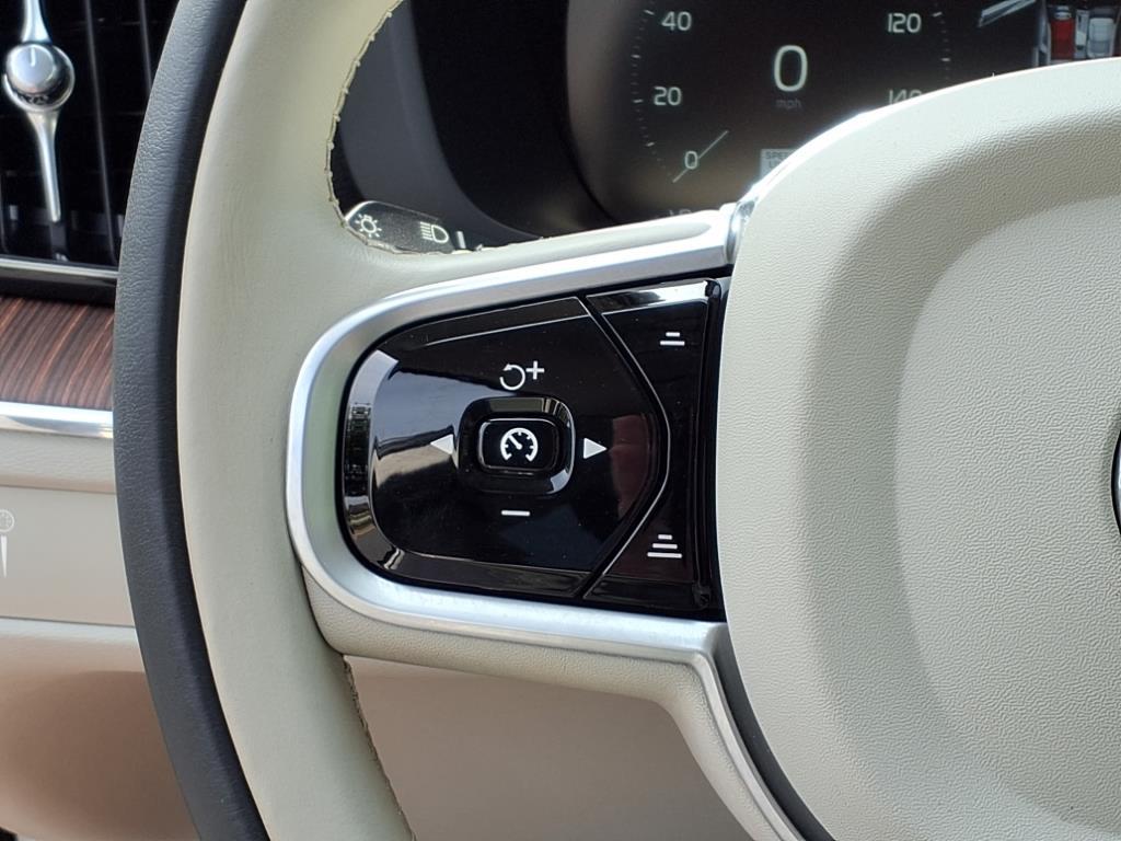 2020 Volvo XC60 Inscription photo 13