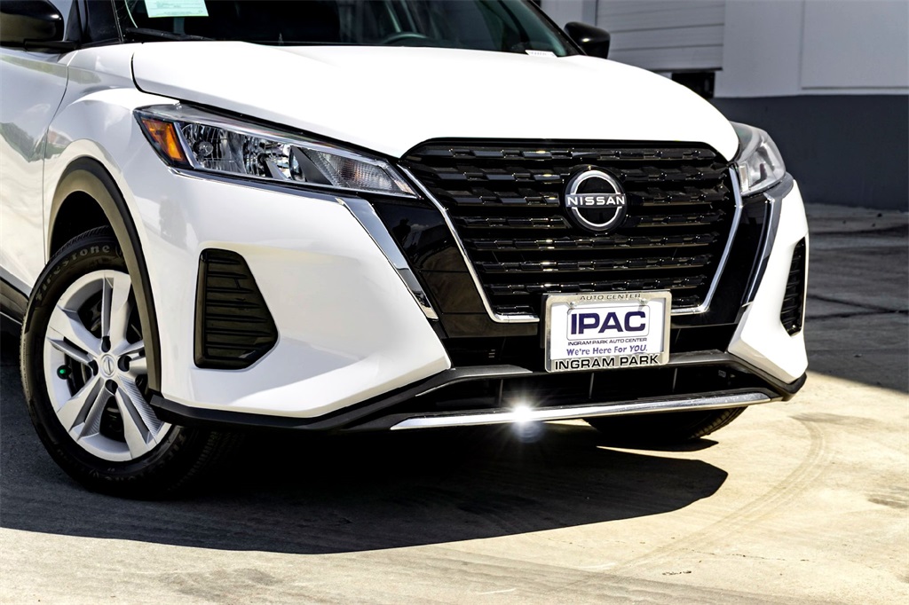 2025 Nissan Kicks Play S photo 2
