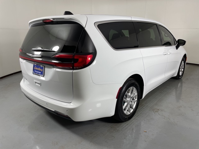 2025 Chrysler Pacifica photo 8