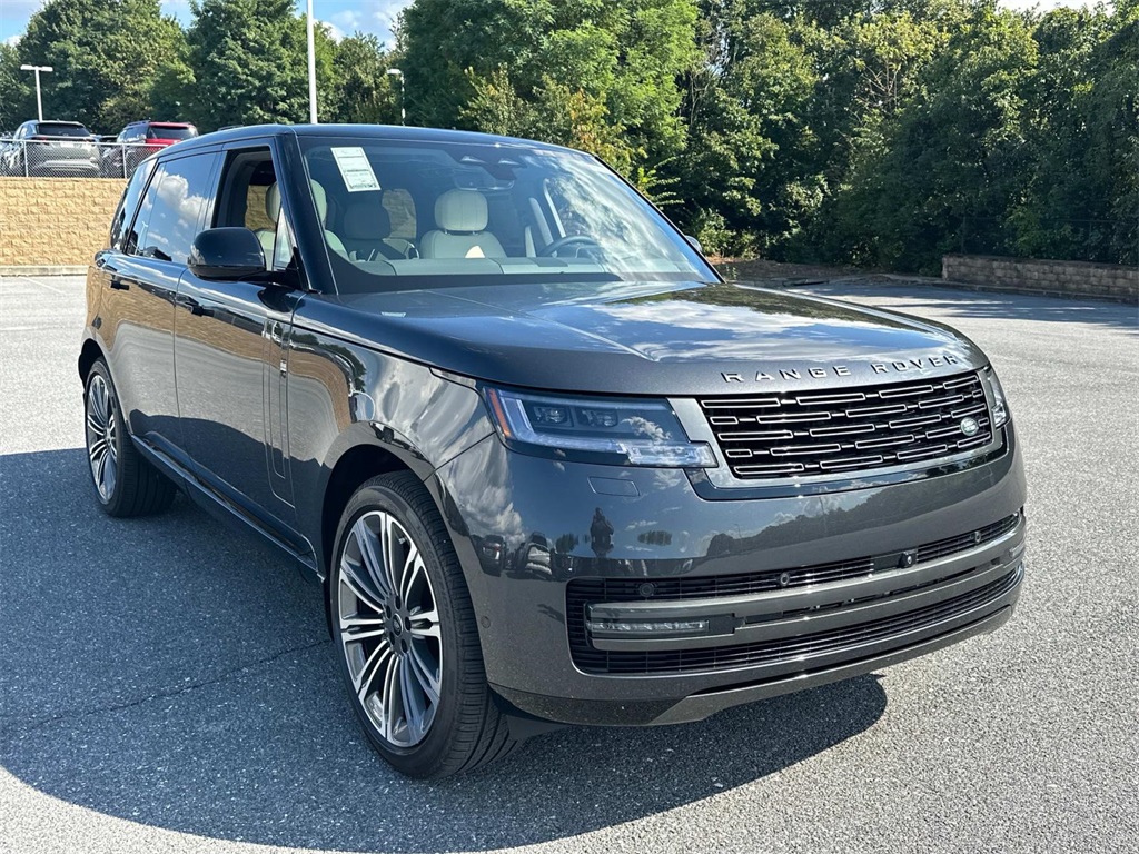 2025 Land Rover Range Rover SE photo 4