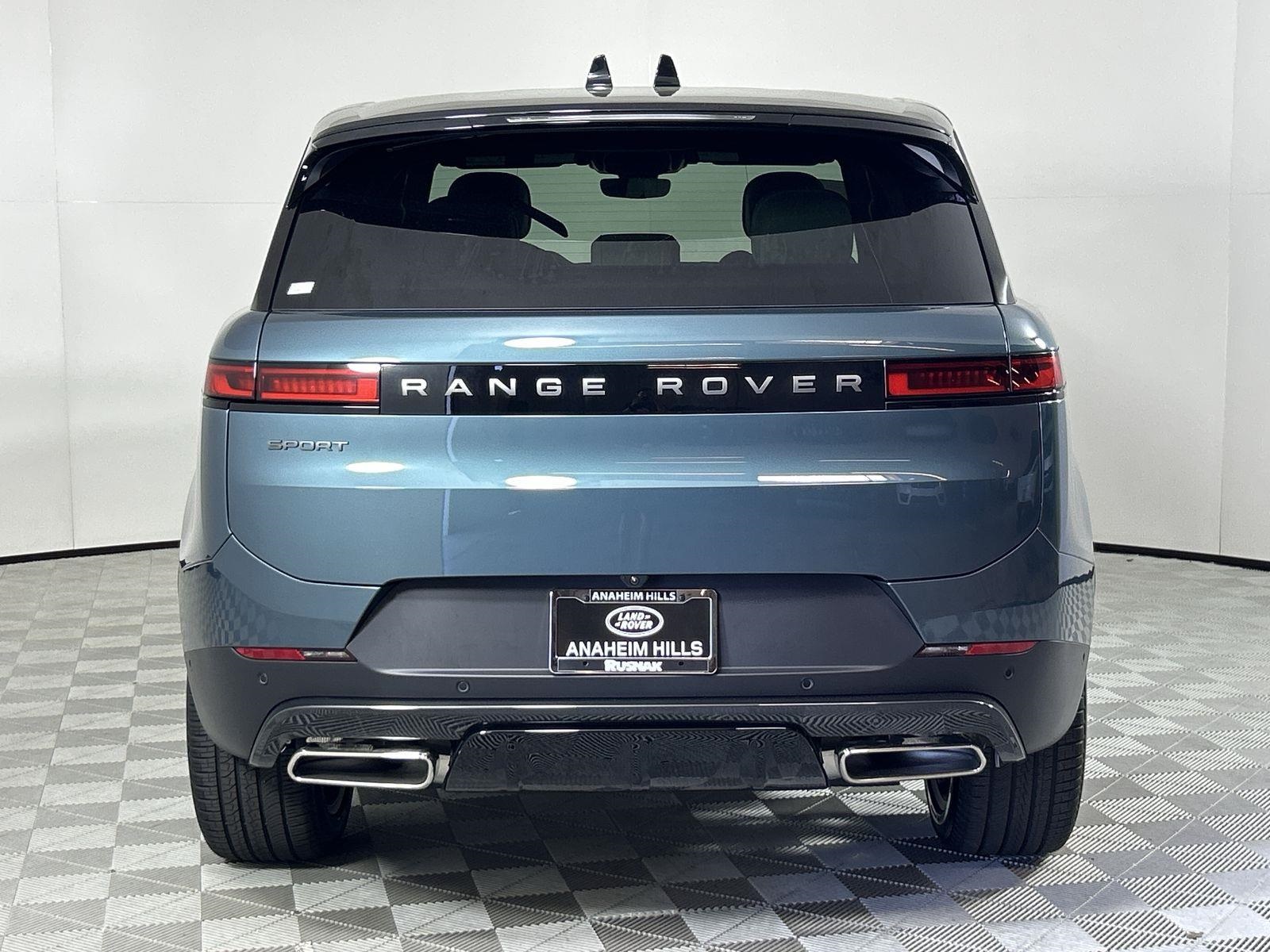 2025 Land Rover Range Rover Sport SE photo 4