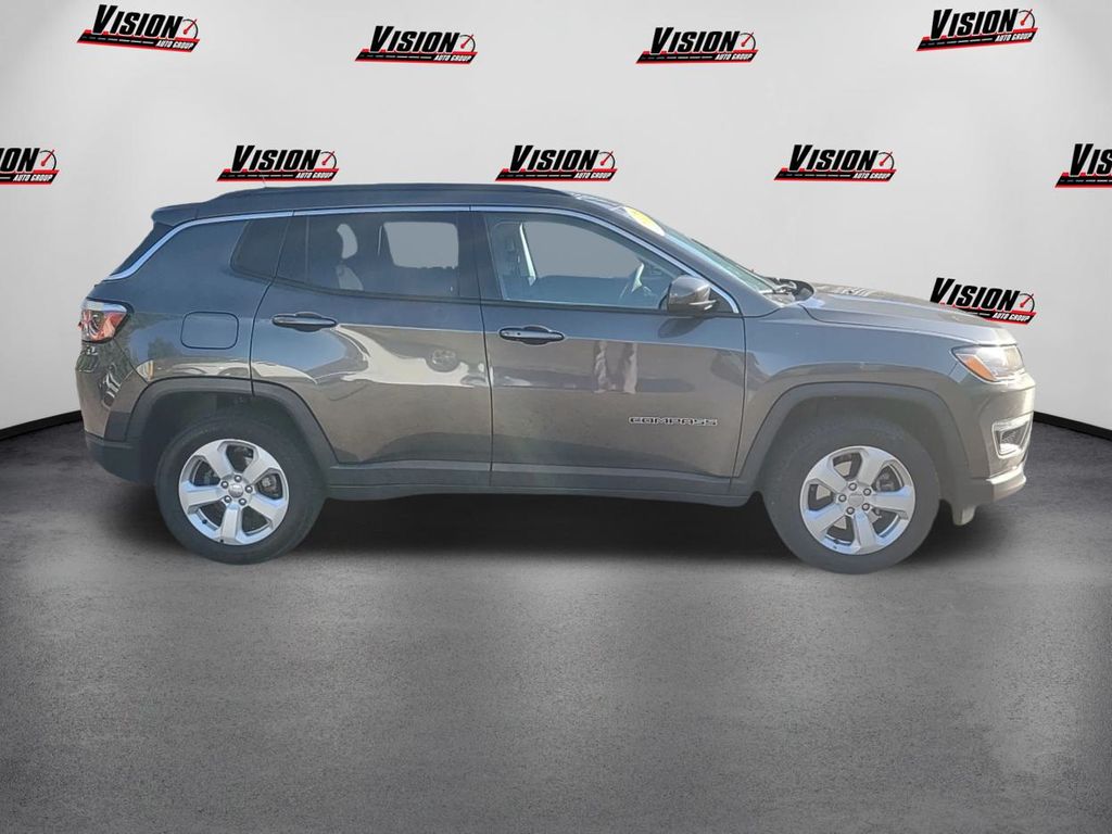 2018 Jeep Compass Latitude photo 3