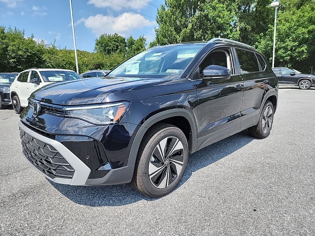 2025 Volkswagen Taos SE's photo