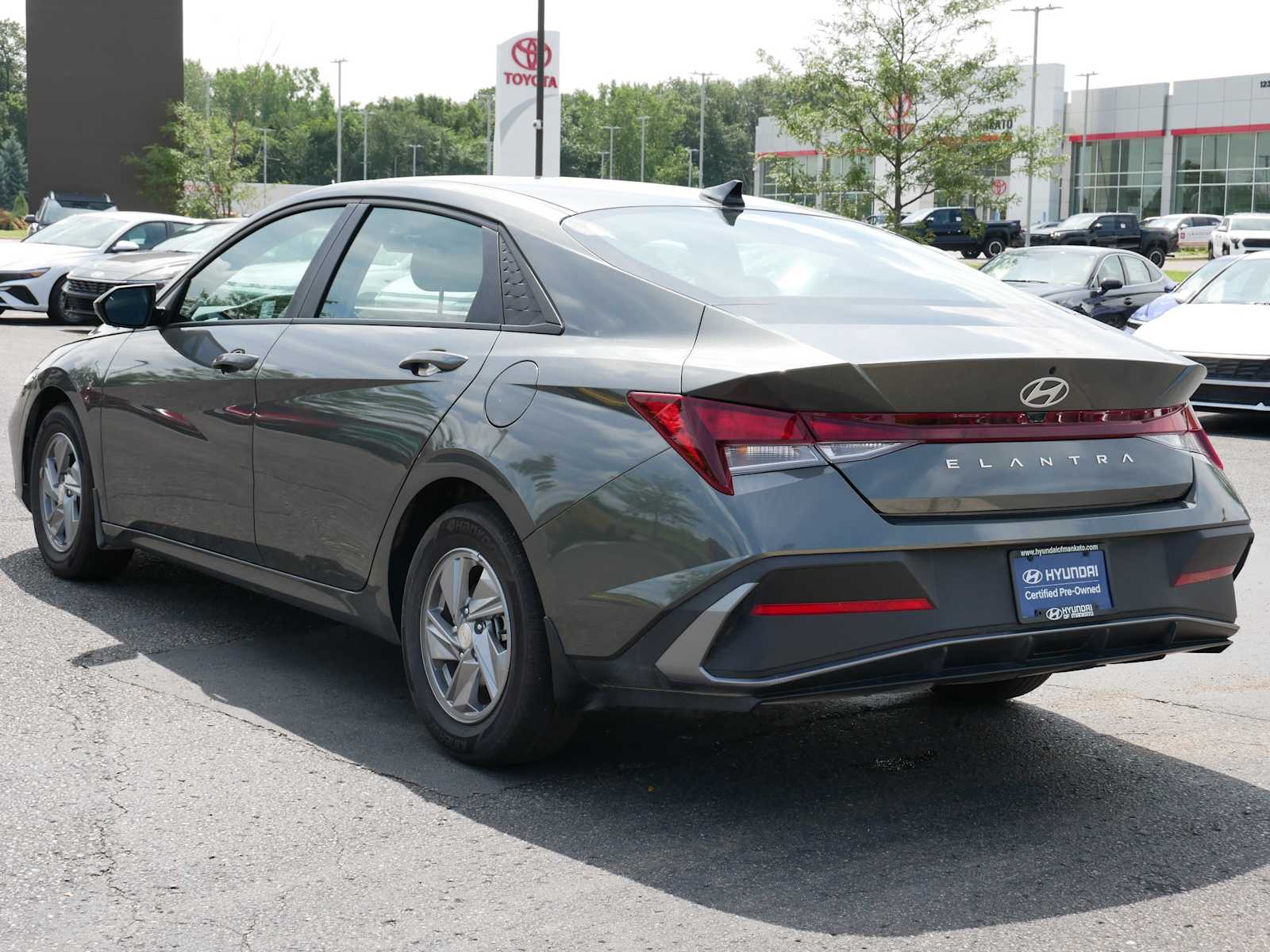 Certified 2024 Hyundai Elantra SE with VIN KMHLL4DG5RU841364 for sale in Mankato, Minnesota