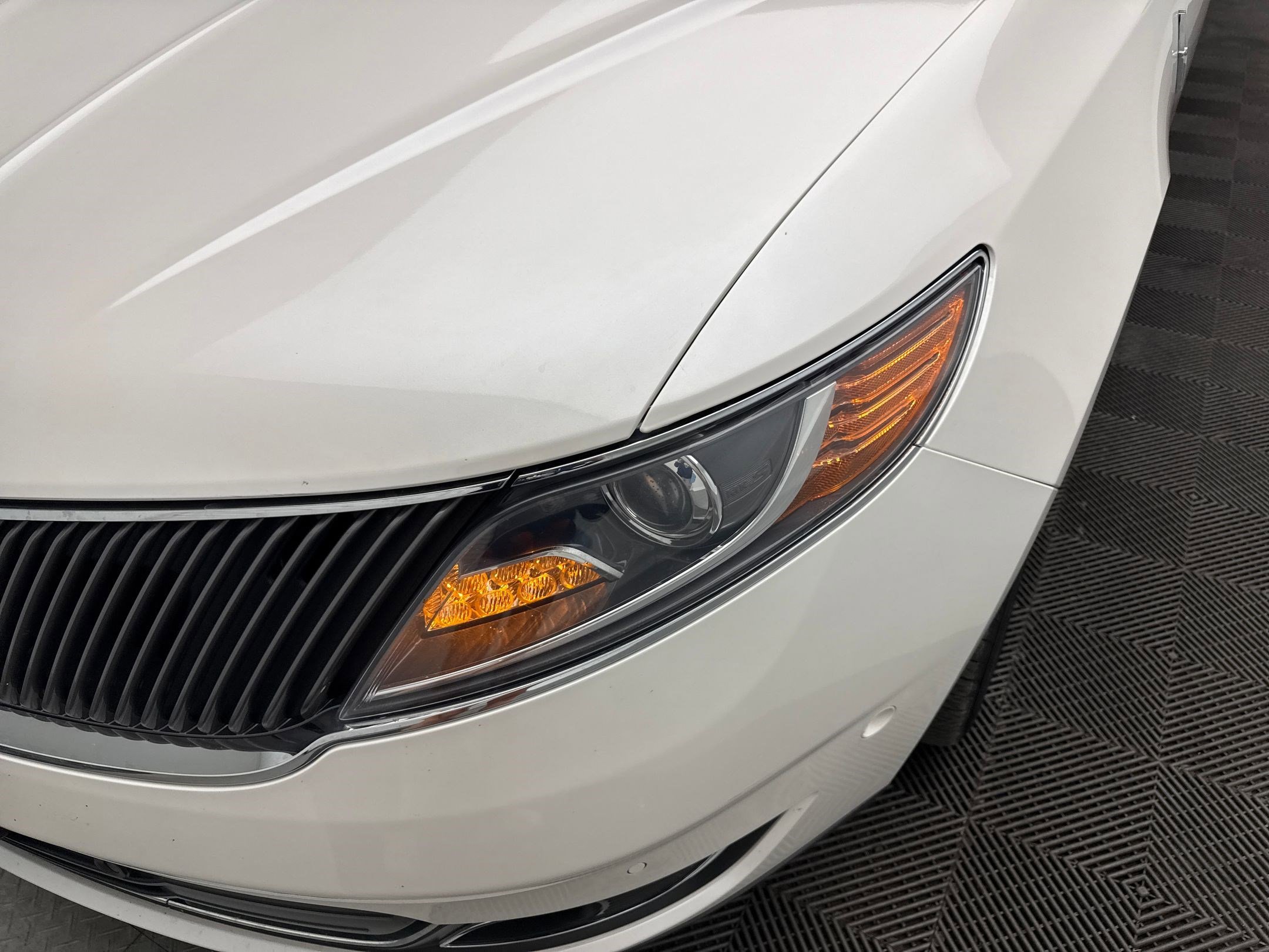2014 Lincoln MKS EcoBoost photo 28