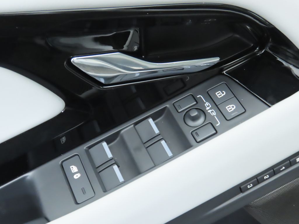 2025 Land Rover Range Rover Evoque S photo 23