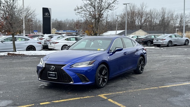 2022 Lexus ES F SPORT's photo