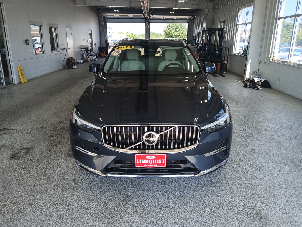 2023 Volvo XC60 Ultimate photo 3