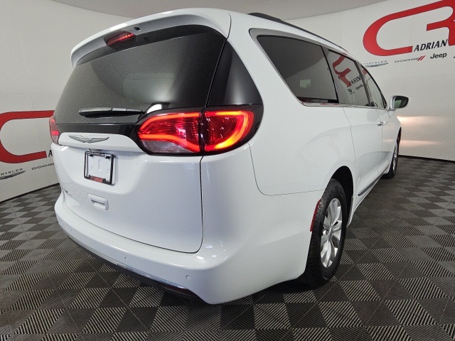2017 Chrysler Pacifica Touring L photo 7