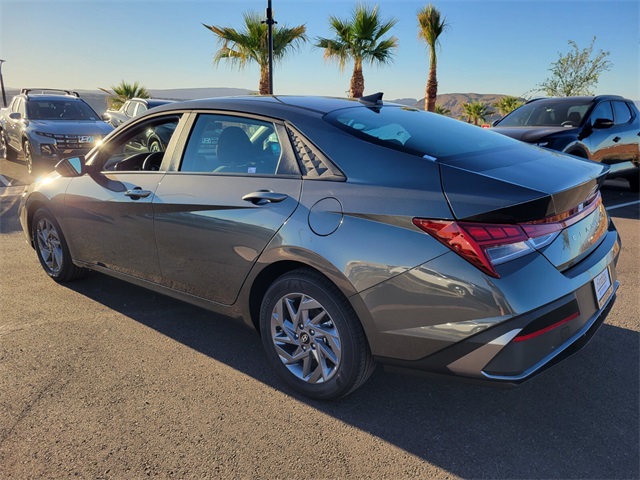2025 Hyundai Elantra Hybrid Blue photo 4