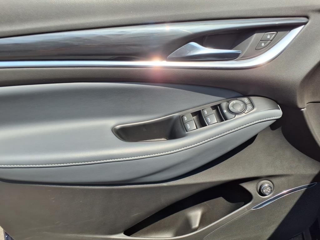 2022 Buick Enclave Essence photo 17