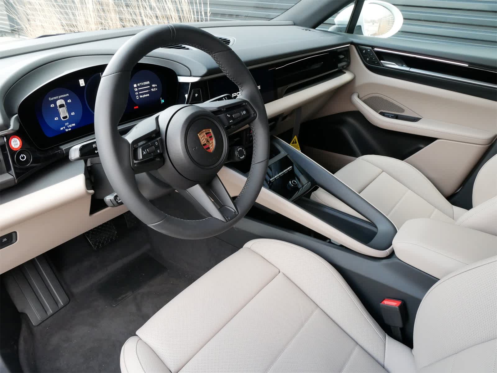 2025 Porsche Macan Electric 4 photo 4