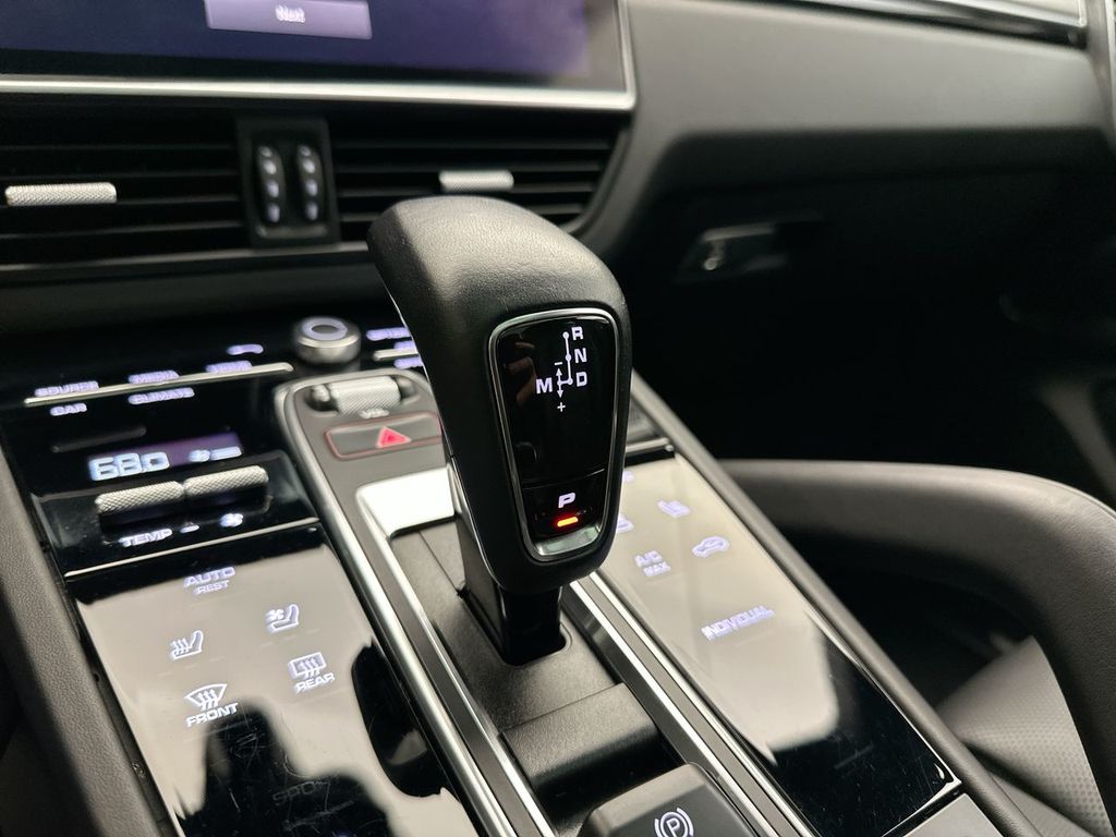 2023 Porsche Cayenne E-Hybrid Base photo 12