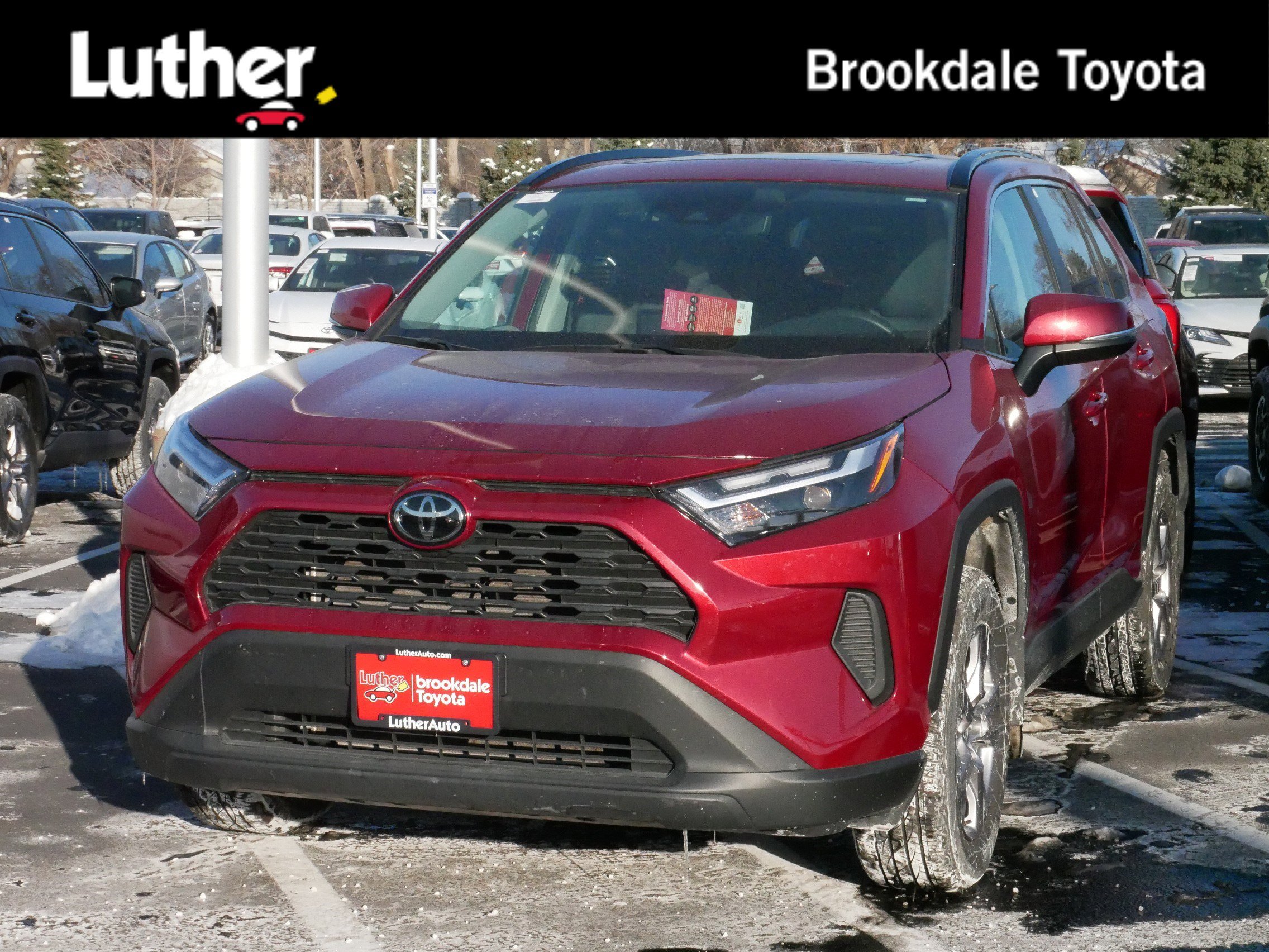 2023 Toyota RAV4 XLE's photo