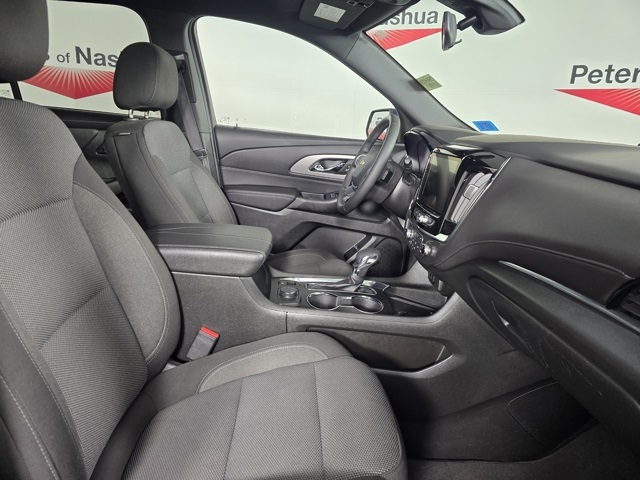 2023 Chevrolet Traverse 1LT photo 2