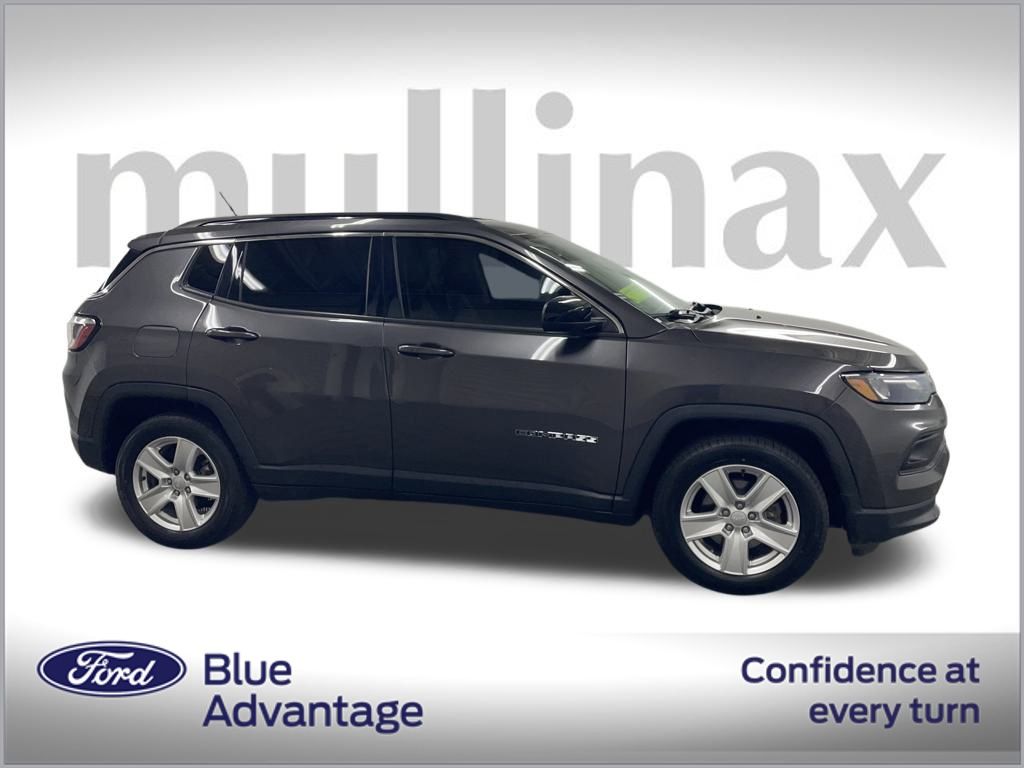 2022 Jeep Compass Latitude photo 2
