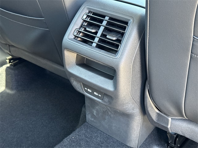 2025 Volkswagen Tiguan SE photo 18