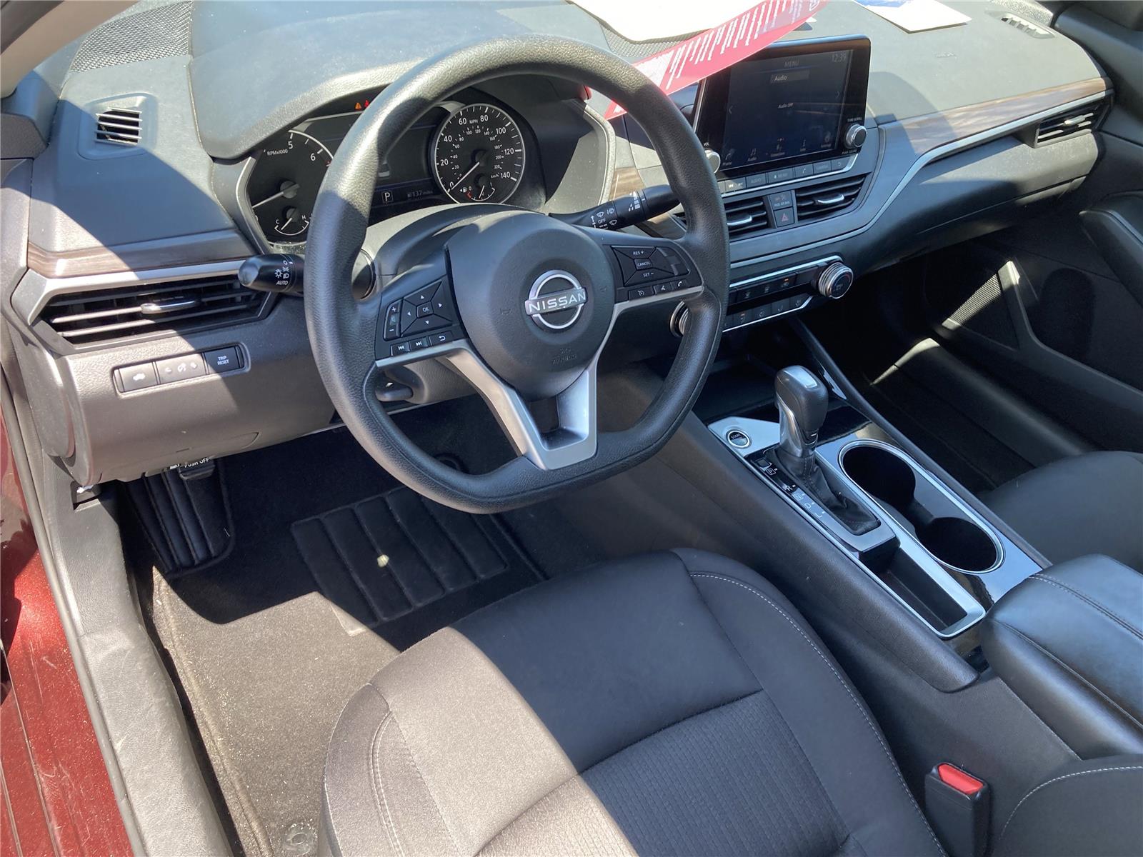 2024 Nissan Altima 2.5 SV photo 11
