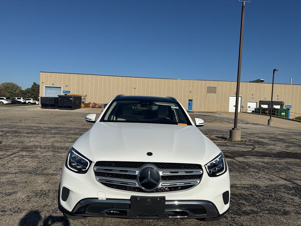 2022 Mercedes Benz GLC 300 photo 3