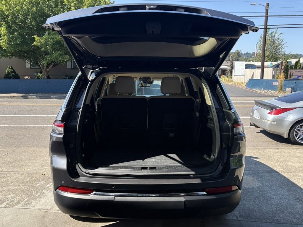 2021 Jeep Grand Cherokee Limited photo 4