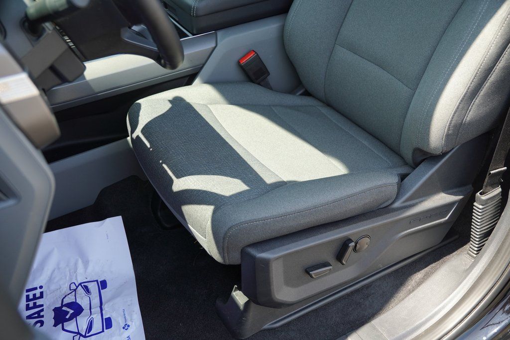 2025 Ford F-150 XLT photo 8