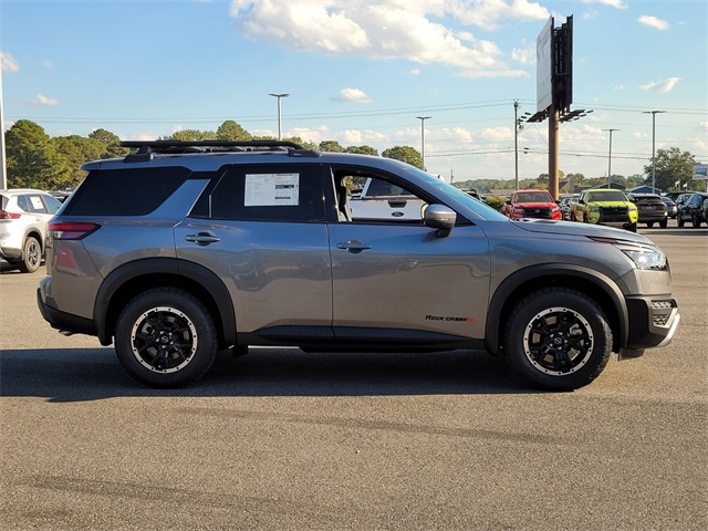 2025 Nissan Pathfinder Rock Creek photo 2