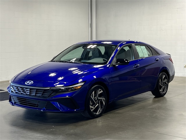 2025 Hyundai Elantra SEL Sport photo 2