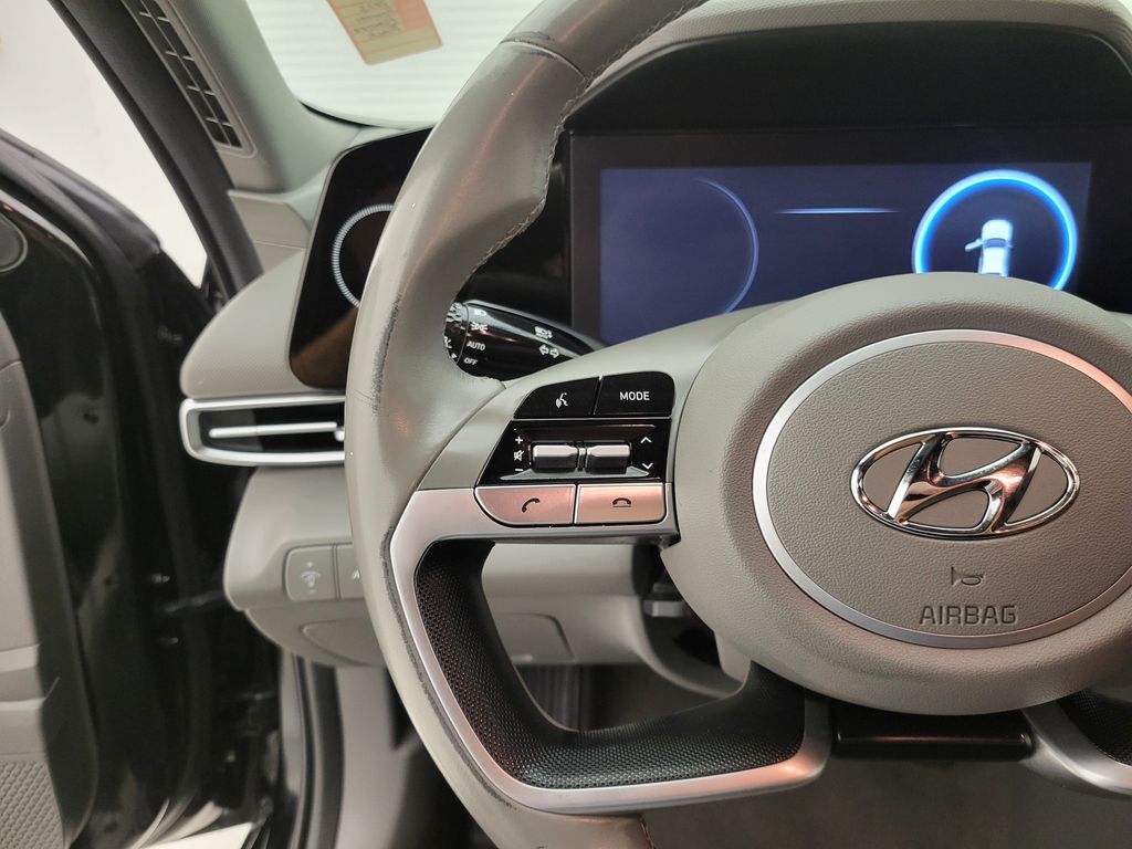 2023 Hyundai Elantra SEL photo 4