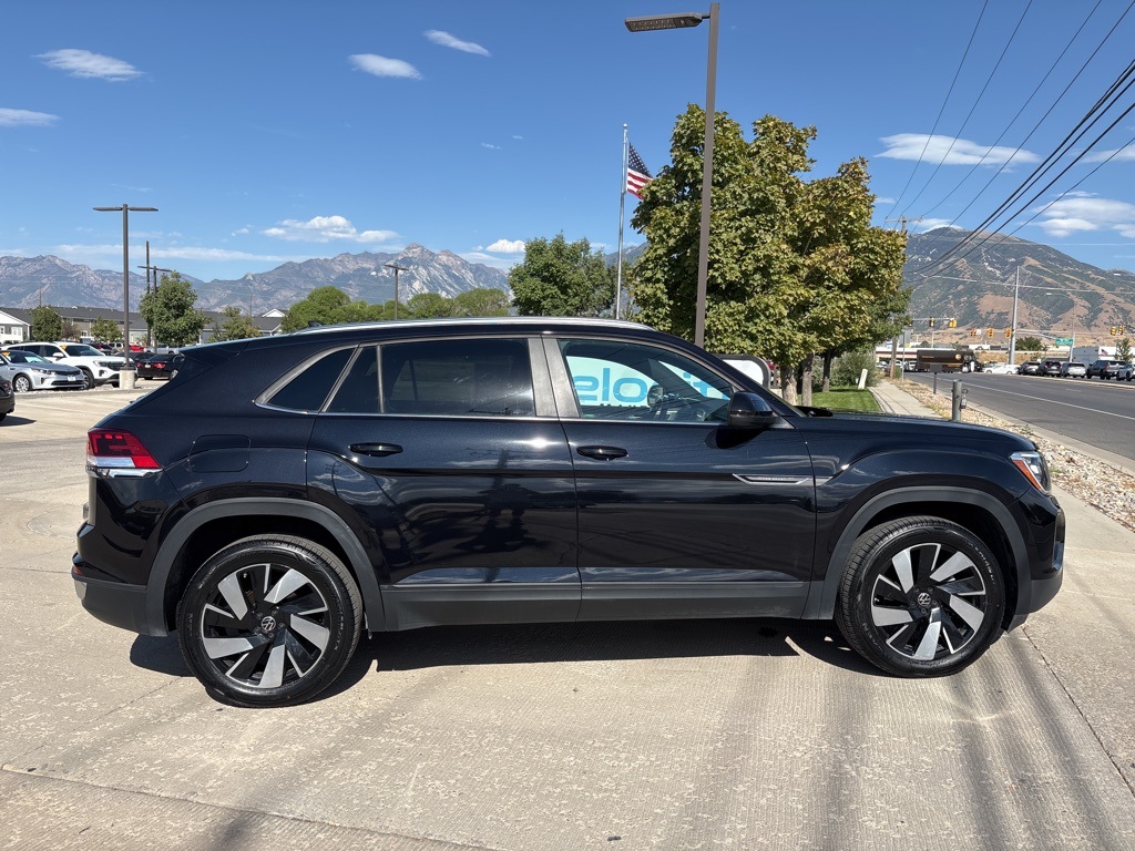 2024 Volkswagen Atlas Cross Sport SE Technology photo 3