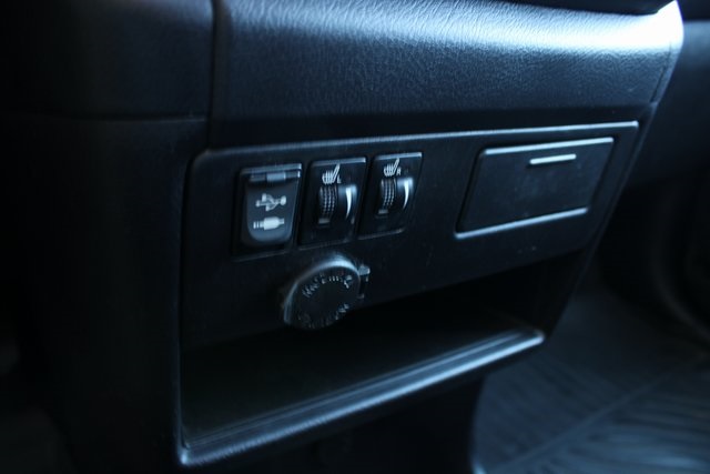 2017 Toyota Sienna SE photo 2
