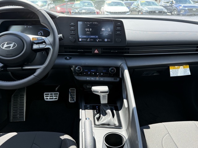 2025 Hyundai Elantra SEL Sport photo 21