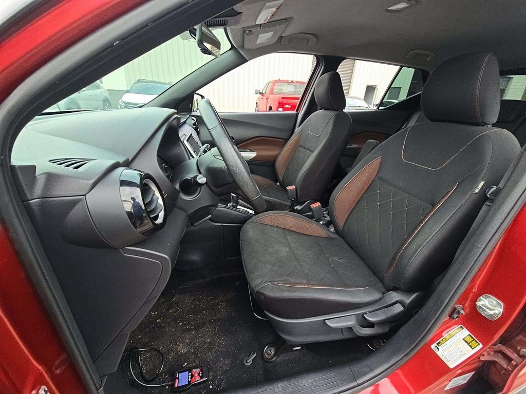 2020 Nissan Kicks SR photo 2