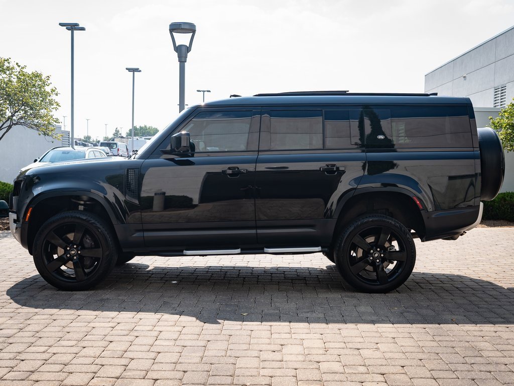 2023 Land Rover Defender 130 SE photo 4