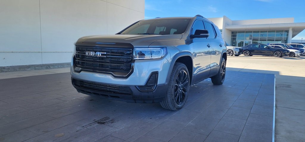 2023 GMC Acadia SLE's photo