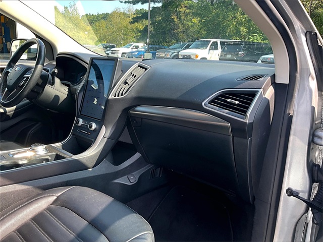 2022 Ford Edge SEL photo 16