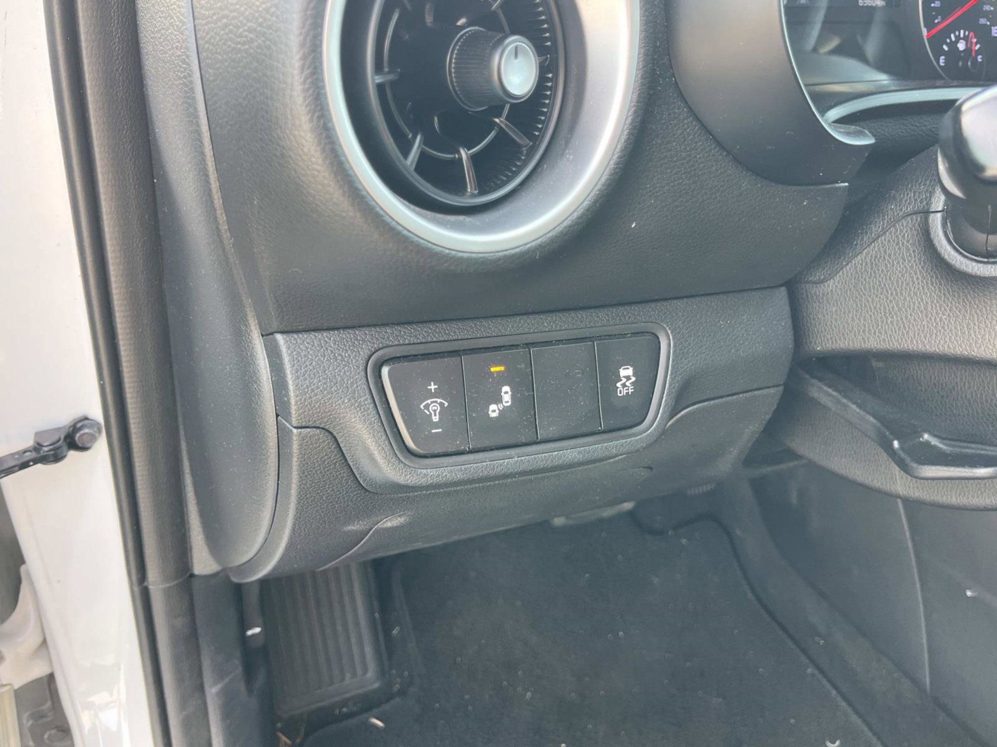 2024 Kia Forte LXS photo 24